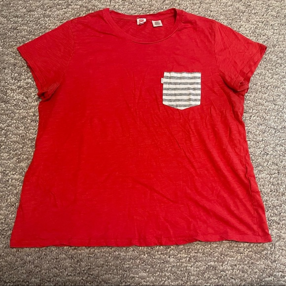 Levi's Tops - Levis Pocket Tee